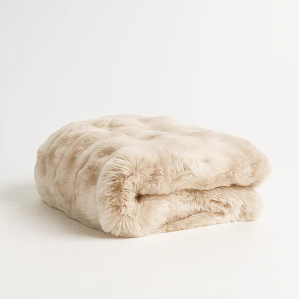 La Novella - A Super Soft, Luxurious Plush Throw